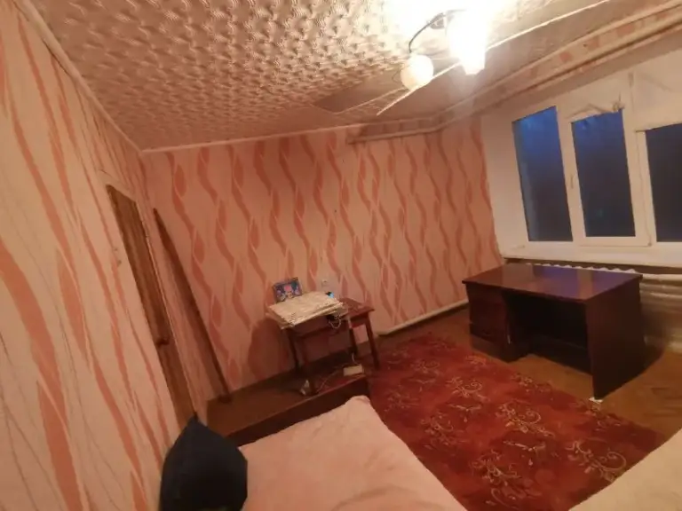 ✅ Продаётся трёхкомнатная квартира с балконом и просторной лоджией.
🔹Второй этаж двухэтажного дома в посёлке широкий, станично-луганский м. О.
🔹Требуется косметический ремонт, документы рф.
🔹В шаговой доступности: хозяйственный магазин, рынок, дк, почта, отдел жизни обеспечения, доставка "+7".
🔹Общая площадь 67,4 м²
🔹К квартире предусмотрен сарай.
💰Цена 1,1 млн. Руб, торг реальному покупателю
Тел. +79599900034 - фотография - 7