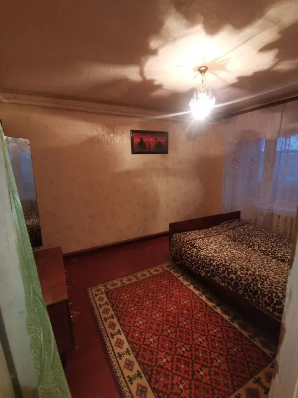 ✅ Продаётся трёхкомнатная квартира с балконом и просторной лоджией.
🔹Второй этаж двухэтажного дома в посёлке широкий, станично-луганский м. О.
🔹Требуется косметический ремонт, документы рф.
🔹В шаговой доступности: хозяйственный магазин, рынок, дк, почта, отдел жизни обеспечения, доставка "+7".
🔹Общая площадь 67,4 м²
🔹К квартире предусмотрен сарай.
💰Цена 1,1 млн. Руб, торг реальному покупателю
Тел. +79599900034 - фотография - 8