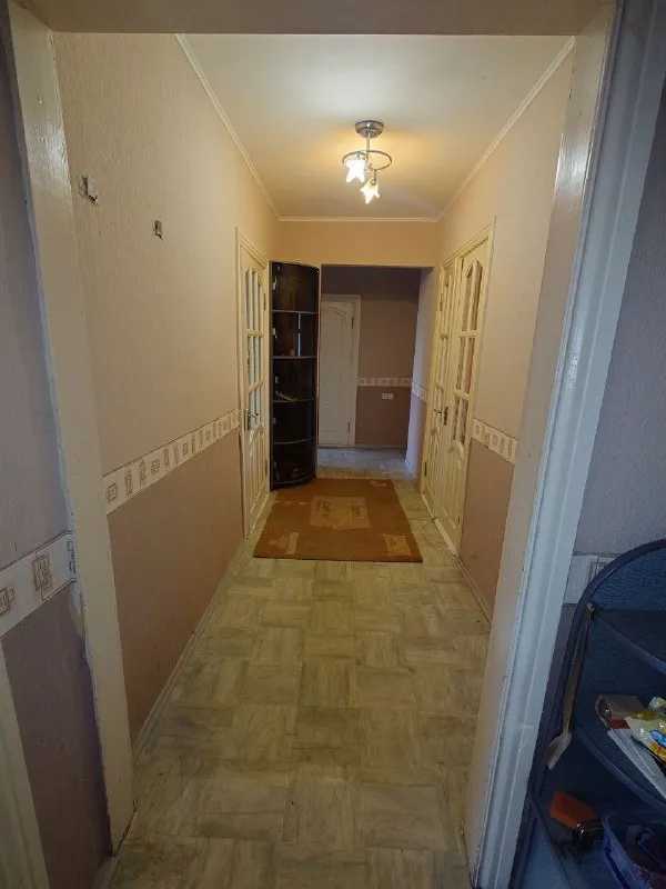 Продам 4-х комнатную квартиру. Кв. Мирный 2/10 эт. 85/52/9 кв м. Автономное отопление. Жилое состояние. Мебель и техника остаются. Два кондиционера. Окна м/п, лоджии м/п, решётки. Цена 7 700 000 ₽. Тел. +79591625888 марина. - фотография - 3