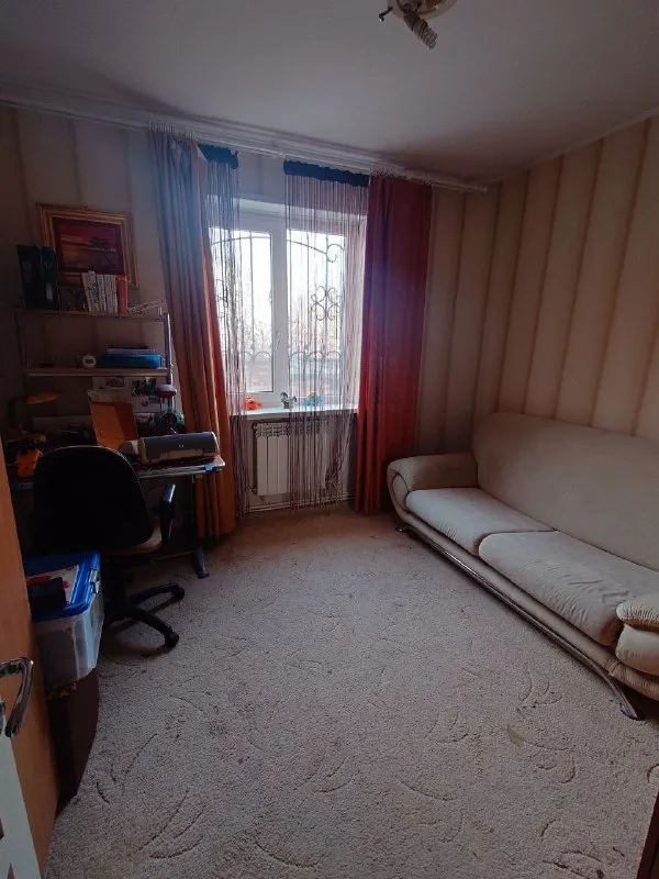 Продам 4-х комнатную квартиру. Кв. Мирный 2/10 эт. 85/52/9 кв м. Автономное отопление. Жилое состояние. Мебель и техника остаются. Два кондиционера. Окна м/п, лоджии м/п, решётки. Цена 7 700 000 ₽. Тел. +79591625888 марина. - фотография - 4