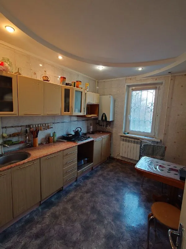 Продам 4-х комнатную квартиру. Кв. Мирный 2/10 эт. 85/52/9 кв м. Автономное отопление. Жилое состояние. Мебель и техника остаются. Два кондиционера. Окна м/п, лоджии м/п, решётки. Цена 7 700 000 ₽. Тел. +79591625888 марина. - фотография - 5