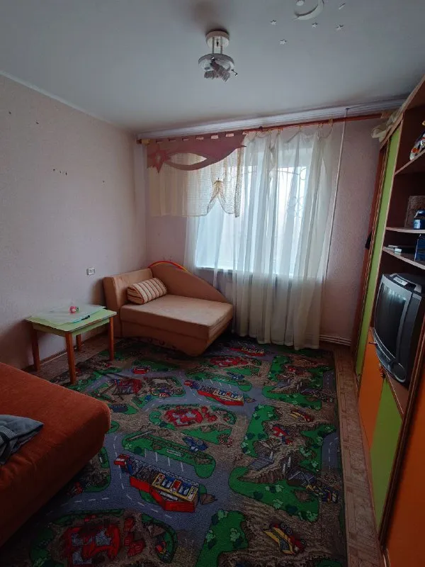 Продам 4-х комнатную квартиру. Кв. Мирный 2/10 эт. 85/52/9 кв м. Автономное отопление. Жилое состояние. Мебель и техника остаются. Два кондиционера. Окна м/п, лоджии м/п, решётки. Цена 7 700 000 ₽. Тел. +79591625888 марина. - фотография - 7