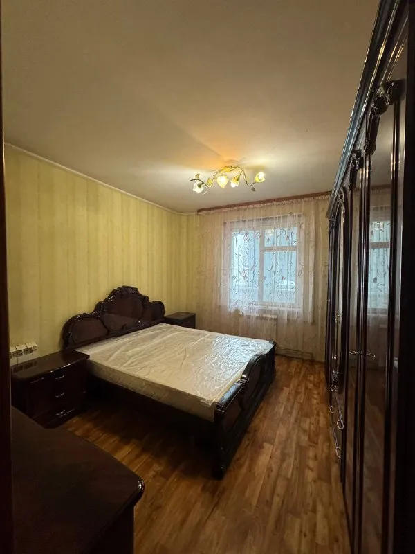 Сдаётся 3х комнатная квартира на оборонной 2 б, р-н пединститута, 6/9, не угловая, комнаты изолированные. Цена 45000+коммун. Услуги. +79591660357 от хозяина (имеется микроволновая печь, холодильник, кондиционер, духовой шкаф, стиральная машина, вся мебель на фото) - фотография - 5