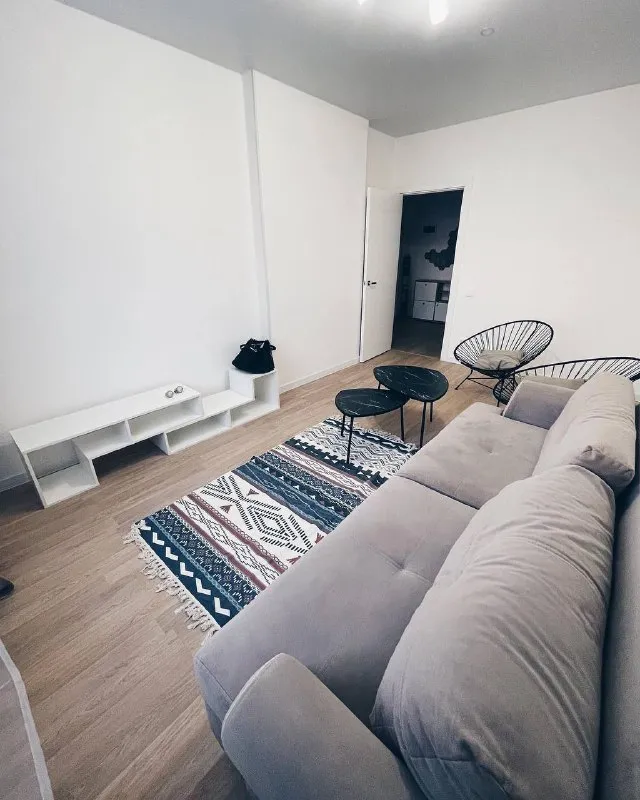 1-Комн квартира, 39.4 м²
М новые черемушки

• 10 Мин пешком
• 6 Этаж из 9
• Ул профсоюзная 44 к7, на карте

50 000 ₽/Мес, без комиссии
Большой гайд по аренде

Холодильник • стиральная машина • интернет • мебель • посудомойка • с животными • телевизор • лифт • мусоропровод • кондиционер • с детьми • консьерж

Район черёмушки
Чистота 4.54 транспорт 4.30
Парки и скверы 4.55

Собственник. Собственница. Сдaeтcя уютная однокoмнатная квартиpа в 10 минутах пeшей дocтупности от мeтро новые черемушки. Без залога. Оплата по счетчикам. Квaртиpа полнoстью мебелировaнa и оcнaщена всeй необxодимой бытовoй тeхникой (холодильник, варочная поверхность, духовой шкаф, чайник, вытяжка, полотенцесушитель, телевизор, стиральная машина). © предоплату до просмотра просят только мошенники!

Татьяна т, написать
Уровень доверия низкий ⚠️
Выложить квартиру бесплатно - фотография - 3