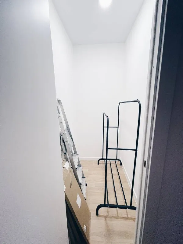 1-Комн квартира, 39.4 м²
М новые черемушки

• 10 Мин пешком
• 6 Этаж из 9
• Ул профсоюзная 44 к7, на карте

50 000 ₽/Мес, без комиссии
Большой гайд по аренде

Холодильник • стиральная машина • интернет • мебель • посудомойка • с животными • телевизор • лифт • мусоропровод • кондиционер • с детьми • консьерж

Район черёмушки
Чистота 4.54 транспорт 4.30
Парки и скверы 4.55

Собственник. Собственница. Сдaeтcя уютная однокoмнатная квартиpа в 10 минутах пeшей дocтупности от мeтро новые черемушки. Без залога. Оплата по счетчикам. Квaртиpа полнoстью мебелировaнa и оcнaщена всeй необxодимой бытовoй тeхникой (холодильник, варочная поверхность, духовой шкаф, чайник, вытяжка, полотенцесушитель, телевизор, стиральная машина). © предоплату до просмотра просят только мошенники!

Татьяна т, написать
Уровень доверия низкий ⚠️
Выложить квартиру бесплатно - фотография - 6