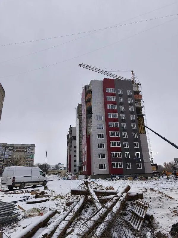 🏠 Вот так сейчас выглядит жк «возрождение»

Его строят в районе заречного/ольховского. Всего таких будет пять девятиэтажек на 270 квартир. Есть однушки, двушки и трёшки – уютные, светлые и современные.

Две секции уже почти готовы, а купить квартиру можно по льготной ипотеке под 2%.

🏡Подписаться на @nedvijlnr - фотография - 3