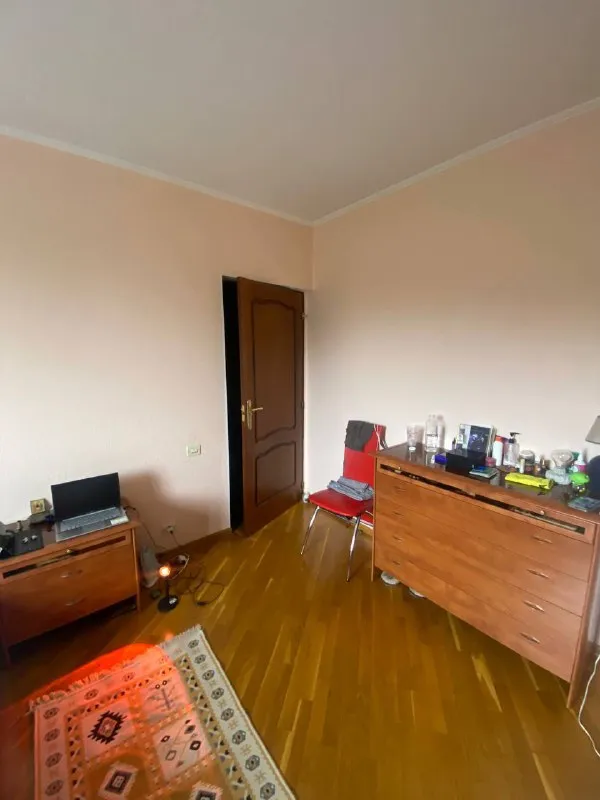 Комната, 20 м²
М фонвизинская

• 7 Мин пешком
• 2-Комнатная квартира
• 5 Этаж из 17
• Ул гончарова 15, на карте

40 000 ₽/Мес, без комиссии
Большой гайд по аренде

Интернет • мебель • стиральная машина • холодильник • кондиционер • мусоропровод • лифт • телевизор • посудомойка • с животными • с детьми • консьерж

Бутырский район
Чистота 4.20 транспорт 4.34
Парки и скверы 4.12

Субаренда. Собственник живет за границей. Заселение с 09.02.2026г. На длительный период. Окна выходят во двор. Балкон есть, но в другой комнате. Залог 40000р. К/у примерно 2000-2500 за всех ( делятся пополам). В доме пятерочка, рядом магнит, вб и др.

Elena с, написать
Уровень доверия средний 🆗
Выложить квартиру бесплатно - фотография - 3