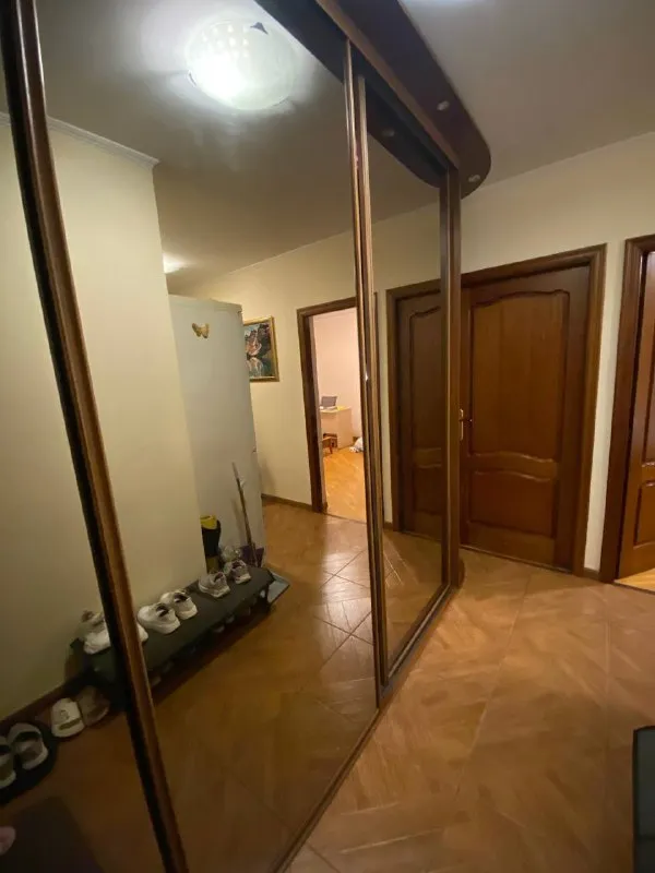 Комната, 20 м²
М фонвизинская

• 7 Мин пешком
• 2-Комнатная квартира
• 5 Этаж из 17
• Ул гончарова 15, на карте

40 000 ₽/Мес, без комиссии
Большой гайд по аренде

Интернет • мебель • стиральная машина • холодильник • кондиционер • мусоропровод • лифт • телевизор • посудомойка • с животными • с детьми • консьерж

Бутырский район
Чистота 4.20 транспорт 4.34
Парки и скверы 4.12

Субаренда. Собственник живет за границей. Заселение с 09.02.2026г. На длительный период. Окна выходят во двор. Балкон есть, но в другой комнате. Залог 40000р. К/у примерно 2000-2500 за всех ( делятся пополам). В доме пятерочка, рядом магнит, вб и др.

Elena с, написать
Уровень доверия средний 🆗
Выложить квартиру бесплатно - фотография - 8