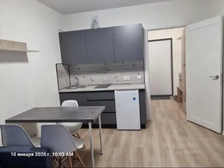 Сдается уютная студия в новом доме на пахомовской улице, д.10к4, в санкт-петербурге. Квартира расположена на 14 этаже 16-этажного дома, построенного в 2024 году. Общая площадь квартиры составляет 25 кв. М.

Квартира с евроремонтом и полностью готова к проживанию. Есть вся необходимая мебель как в комнате, так и на кухне. Из техники в вашем распоряжении холодильник, телевизор и стиральная машина. Планировка студии включает совмещенный санузел с душевой кабиной. Окна выходят во двор, что обеспечивает тишину и уют.

Дом новый и ухоженный, оборудован как пассажирским, так и грузовым лифтом, а также мусоропроводом. Для вашего удобства предусмотрена наземная парковка. Связь с интернетом уже налажена.
Залог 20 тыс. Руб. , (можно разбить на несколько месяцев).

За подробностями обращайтесь в лс.

@L0velaska - фотография - 1