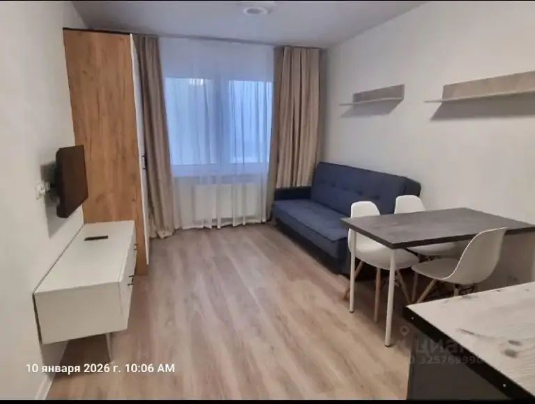 Сдается уютная студия в новом доме на пахомовской улице, д.10к4, в санкт-петербурге. Квартира расположена на 14 этаже 16-этажного дома, построенного в 2024 году. Общая площадь квартиры составляет 25 кв. М.

Квартира с евроремонтом и полностью готова к проживанию. Есть вся необходимая мебель как в комнате, так и на кухне. Из техники в вашем распоряжении холодильник, телевизор и стиральная машина. Планировка студии включает совмещенный санузел с душевой кабиной. Окна выходят во двор, что обеспечивает тишину и уют.

Дом новый и ухоженный, оборудован как пассажирским, так и грузовым лифтом, а также мусоропроводом. Для вашего удобства предусмотрена наземная парковка. Связь с интернетом уже налажена.
Залог 20 тыс. Руб. , (можно разбить на несколько месяцев).

За подробностями обращайтесь в лс.

@L0velaska - фотография - 5