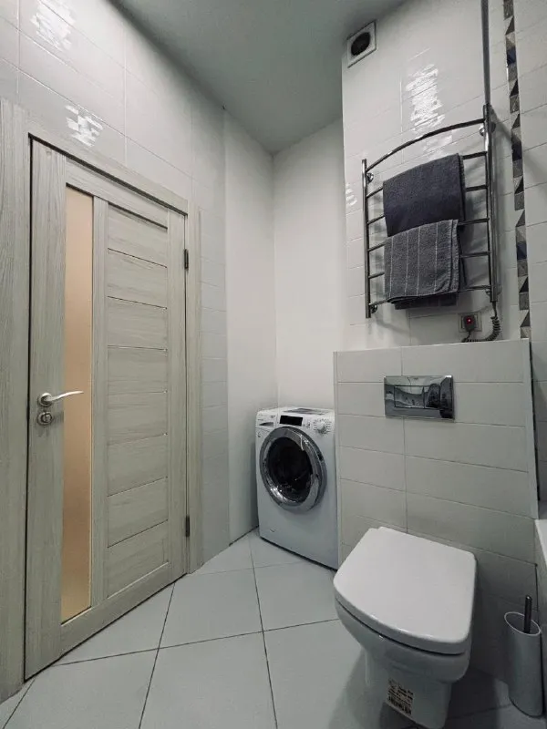 2-Комн квартира, 64 м²
М химки

• 10 Мин на транспорте
• 3 Этаж из 5
• Химки, ул загородная 2, на карте

Холодильник • стиральная машина • интернет • мебель • посудомойка • кондиционер • с животными • телевизор • лифт • с детьми • мусоропровод • консьерж

Собственник. Новая уютная квартира в жк бизнес класса. Дорогой ремонт и мебель. Комфортные условия проживания в окружении леса, тишине, но с возможность добрать до центра за 30 мин. На территории жк детский сад, магазины, вв, пвз. Квартира ждет любителей путешествовать, шереметьево в 15 минутах и ценителей спокойствия и уюта дома. © предоплату до просмотра просят только мошенники!

Аукцион! Предложи цену в комментариях с рассказом о себе. Собственник напишет в лс на лучшее предложение.
Выложить квартиру бесплатно - фотография - 4