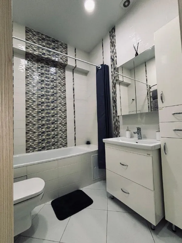 2-Комн квартира, 64 м²
М химки

• 10 Мин на транспорте
• 3 Этаж из 5
• Химки, ул загородная 2, на карте

Холодильник • стиральная машина • интернет • мебель • посудомойка • кондиционер • с животными • телевизор • лифт • с детьми • мусоропровод • консьерж

Собственник. Новая уютная квартира в жк бизнес класса. Дорогой ремонт и мебель. Комфортные условия проживания в окружении леса, тишине, но с возможность добрать до центра за 30 мин. На территории жк детский сад, магазины, вв, пвз. Квартира ждет любителей путешествовать, шереметьево в 15 минутах и ценителей спокойствия и уюта дома. © предоплату до просмотра просят только мошенники!

Аукцион! Предложи цену в комментариях с рассказом о себе. Собственник напишет в лс на лучшее предложение.
Выложить квартиру бесплатно - фотография - 5