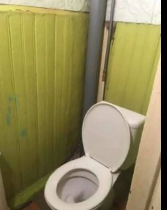 Комната🏙️
М. Горьковская🚇

С 10.02.2026 сдается от собственника в аренду большая светлая комната 26 м² в малонаселенной коммунальной квартире в петроградском районе.

📍Адрес: улица куйбышева, 20.

В комнате выполнены качественный ремонт и зонирование на спальню и кухню-гостиную.

Солнечная сторона, окна выходят на тихую улицу. Места общего пользования в удовлетворительном состоянии. В квартире еще проживает две женщины. Еще две комнаты закрыты и в них никто не проживает.

5 Этаж, имеется лифт. От метро горьковская - 6 минут пешком, 10 минут до авроры и петропавловской крепости.

Залог за 1 месяц.

💳Цена: 21.000₽ + ку. Залог на части не разбивается.

💌Telegram: @daryona2207 - фотография - 9