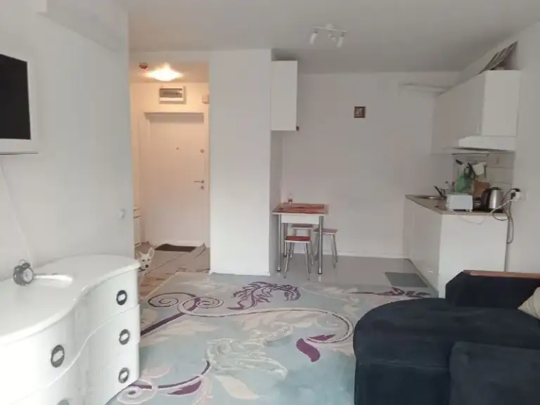 2-Комн квартира, 40 м²
М братиславская
• 15 Мин пешком
• 15 Этаж из 25
• Ул люблинская 78 к2, на карте
55 000 ₽/Мес, без комиссии
Большой гайд по аренде
Холодильник • стиральная машина • интернет • мебель • телевизор • посудомойка • кондиционер • с животными • с детьми • мусоропровод • лифт • консьерж
Район люблино
Чистота 3.77 транспорт 4.12
Парки и скверы 4.34
Собственник. Я собственник. Свободно с 11.02.надлительно. Окна выходят во двор. Залог 55 т. Рядом ашан, в нашем доме пятёрочка и много других магазинов. © предоплату до просмотра просят только мошенники!
Poliyana, написать
Уровень доверия низкий ⚠️
Выложить квартиру бесплатно - фотография - 3
