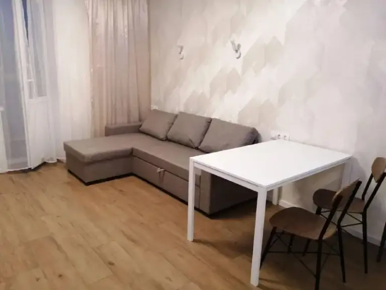 Студия, 30 м²
М бунинская аллея

• 10 Мин на транспорте
• 9 Этаж из 17
• Проезд чечёрский 130, на карте

33 000 ₽/Мес, без комиссии
Большой гайд по аренде

Стиральная машина • интернет • мебель • холодильник • кондиционер • с детьми • лифт • телевизор • посудомойка • с животными • мусоропровод • консьерж

Собственник. Дом сдан в 2020 году. Небольшой балкон с панорамными окнами в пол, окна выходят на тц «бутово мол». Магазины у дома, напротив - торговый центр с большим выбором магазинов и кафе. Рядом парк бунинская аллея и черневские пруды. Заезд и просмотр по договорённости. Аренда 33 тыс. + счётчики, залог 33 тыс. , без комиссии. © предоплату до просмотра просят только мошенники!

Elena, написать
Уровень доверия низкий ⚠️
Выложить квартиру бесплатно - фотография - 1