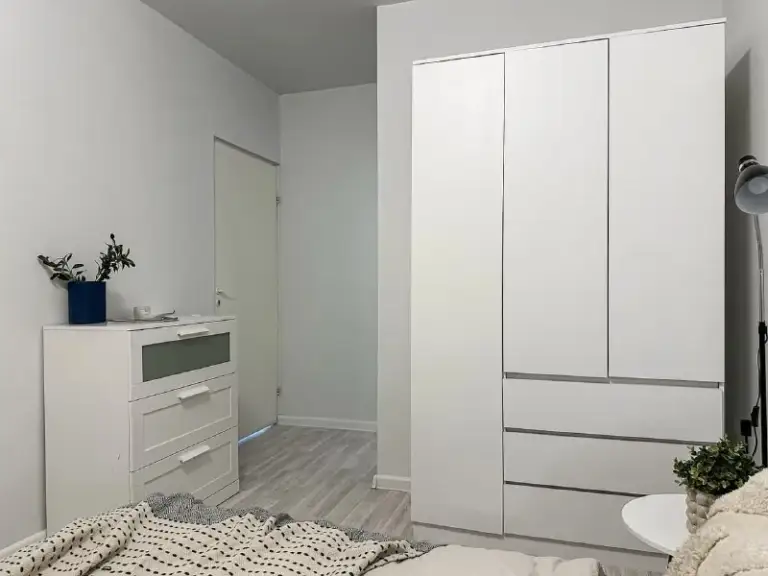Комната, 12 м²
М комсомольская
• 9 Мин пешком
• 5-Комнатная квартира
• 6 Этаж из 16
• Ул большая спасская 12, на карте
50 000 ₽/Мес, без комиссии
Большой гайд по аренде
Холодильник • стиральная машина • интернет • мебель • лифт • посудомойка • кондиционер • с животными • с детьми • телевизор • мусоропровод • консьерж
Красносельский район
Чистота 3.28 транспорт 4.41
Парки и скверы 3.56
Агент. В комнате отдельный балкон. Возле дома продуктовые магазины, рестораны и кафе, аптеки и прочее. В непосредственной близости площадь трех вокзалов, библиотека, аптекарский огород. В стоимость включено: безлимитный wi-fi, еженедельная уборка общественных зон, вся необходимая техника, йога, английский и мероприятия внутри коливинг комьюнити.
Elena, написать
Уровень доверия средний 🆗
Выложить квартиру бесплатно - фотография - 3