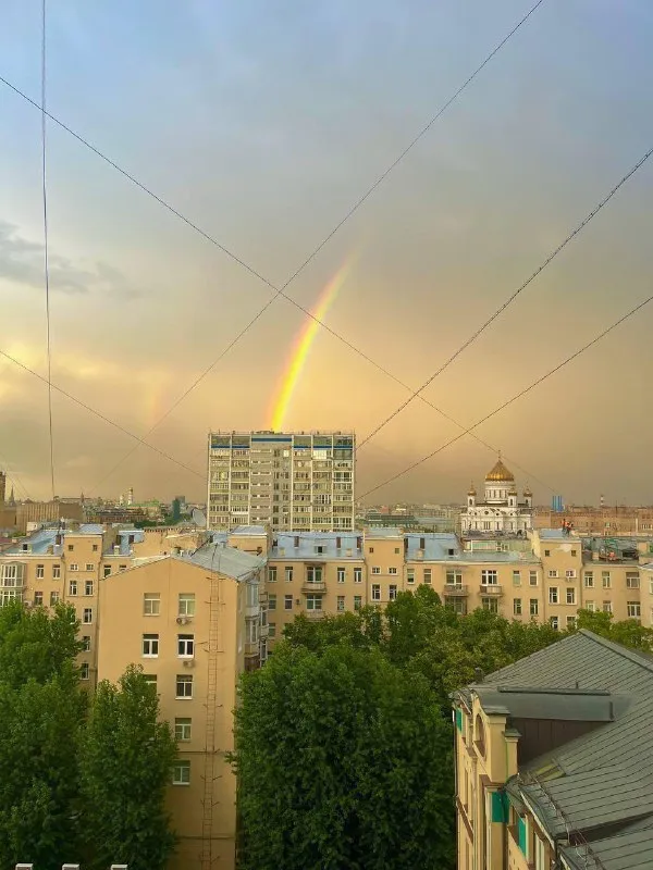 3-К квартира🏙️
М. Арбатская 3️⃣

Привет!

Сдаю свою квартиру долгосрочно — с 1 марта или раньше по договоренности с нынешним арендатором.

📍Адрес: переулок малый власьевский.

12 Этаж, сногсшибательный вид на ххс и кремль, лифт пассажирский и грузовой, консьержки (им можно оставлять доставки, ключи итд). Есть парковка под шлагбаумом на пульте, всегда есть места.

- 3 Комнаты: кухня-гостиная, спальня, офис / yoga room.

- Вифи, телек, плита индукционная, фильтр для воды, духовка, микроволновка, кофемашина дольче густо, капучинатор, миксер, кондеи в каждой комнате, посуда есть. Огромный шкаф-купе до потолка 4 метра. Ванна, водонагреватель, стиралка с сушкой 2в1.

- Интеллигентные соседи, вокруг старая москва, модерн, посольства, остоженка-пречистенка. Вся инфраструктура в радиусе 5 мин — продуктовые, магазины, йога, пункты выдачи озон и вайлдберриз, банкоматы, почты, мфц, многочисленные кофейни и рестики. В пешей доступности музеон, пг, стрелка итд.

💳Цена: 180.000₽/месяц + жку и интернет.

💌Telegram: @sun_optik - фотография - 7