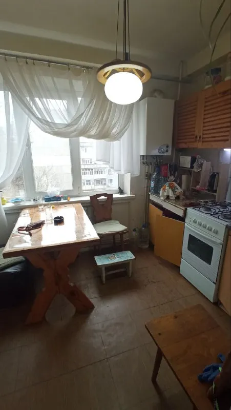 Продам 2-х комнатную квартиру с автономным отоплением, 56м², 6/9эт.
Г. Луганск, ул. Суходольская. Двухконтурный котёл, новые коммуникации. Комнаты изолированные, большая кухня 9м², санузел раздельный, гардеробная. Окна металлопластик, балкон. Рядом с домом школа, детский сад, магазины. Показ в удобное время.
Цена 5,5млн. +79591083015, +79888948506 - фотография - 1