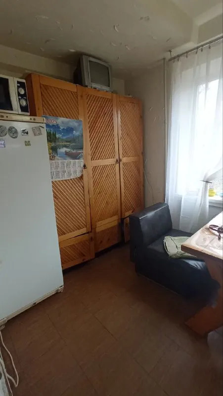 Продам 2-х комнатную квартиру с автономным отоплением, 56м², 6/9эт.
Г. Луганск, ул. Суходольская. Двухконтурный котёл, новые коммуникации. Комнаты изолированные, большая кухня 9м², санузел раздельный, гардеробная. Окна металлопластик, балкон. Рядом с домом школа, детский сад, магазины. Показ в удобное время.
Цена 5,5млн. +79591083015, +79888948506 - фотография - 2