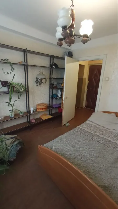 Продам 2-х комнатную квартиру с автономным отоплением, 56м², 6/9эт.
Г. Луганск, ул. Суходольская. Двухконтурный котёл, новые коммуникации. Комнаты изолированные, большая кухня 9м², санузел раздельный, гардеробная. Окна металлопластик, балкон. Рядом с домом школа, детский сад, магазины. Показ в удобное время.
Цена 5,5млн. +79591083015, +79888948506 - фотография - 4