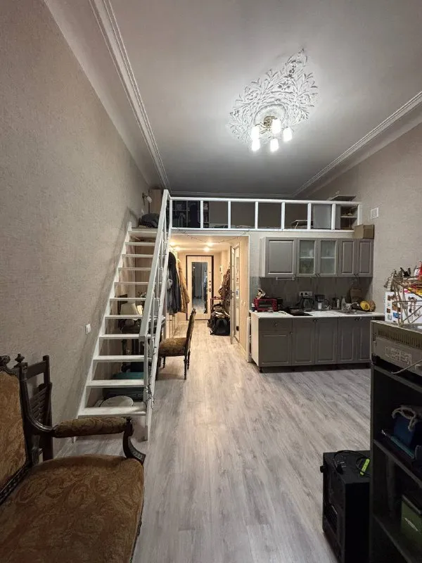 Сдаю студию 28 квадратов в центре питера. Тихий район, магазины (в том числе круглосуточные) и пвз в шаговой доступности.

Срок аренды — 10 месяцев (с конца февраля по конец декабря)

Стоимость аренды — 40.000₽+ку

📍5 Минут до ст. М. Технологический институт, 9 минут до ст. М. Пушкинская

Балкон
Антресольный этаж
Вентиляция и тёплый пол в с/у
Робот-пылесос
Фен
Холодильник с морозилкой
Стиральная машина
Эл. Плита
Эл. Чайник
Фильтр-кувшин для воды
Мини-печь/кофеварка
Wi-fi
Обеденная группа (диван, стол, два стула)
Раскладной диван
Рабочий стол с компьютерным креслом
Проходной выключатель (например, включаете свет перед подъёмом на антресольный этаж, а выключаете уже лёжа в кровати)
Посуда, текстиль, средства для уборки и пр.

Контакты: tg: @ontorg

Уютное гнездышко – поиск жилья, жильцов и соседей без посредников - фотография - 1