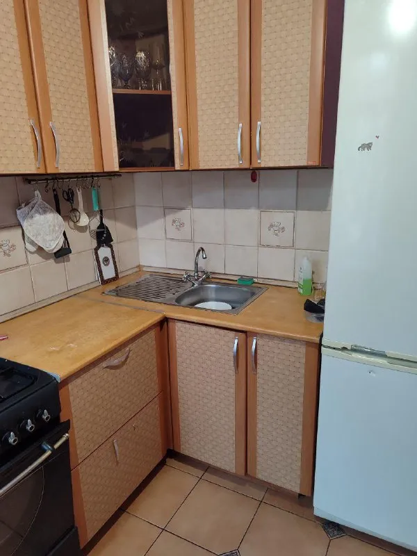 На подселение в просторную комнату в двухкомнатной квартире-сталинке ищется спокойная девушка.
10 Минут до метро удельная, дрезденская 4.
Цена: 23к+ку, залог 20к
В квартире высокие потолки. Второй этаж, два окна в комнате. Красивый подъезд, двор и район в целом.
Очень много места для хранения – огромный шкаф для одежды и ещё два книжных шкафа.
С вами будет проживать ласковый котик – будет круто, если у него будет возможность ходить по общим пространствам. За восемь лет совместной жизни ни разу ничего не испортил, спокойный и контактный.
Из требований к подселенцу любовь к чистоте в общих пространствах, платёжеспособность и умение решать вопросы разговором.
Контакты: @yulianaveshenka
Уютное гнездышко – поиск жилья, жильцов и соседей без посредников - фотография - 4