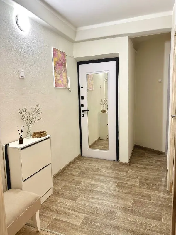 Двухкомнатная квартира с новым ремонтом 🏠
Изолированные комнаты. 4 окна + балкон.
Только что сделали ремонт.
Новая кухня со всей необходимой техникой, в том числе посудомойкой.
До метро московская 10 минут пешком.
Рядом вся инфраструктура: сад, школа, магазины, парки, клиники.
Проживание с животными возможно, обсуждается индивидуально.
Аренда: 60 000₽ + к/у
Залог в размере стоимости 1 месяца аренды.
Сдача от собственника, договор
Контакты: светлана
8 (921) 382-92-59
Анна
8 (981) 97-47-614
Уютное гнездышко – поиск жилья, жильцов и соседей без посредников - фотография - 9