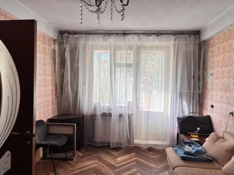 Сдам две смежные комнаты в трехкомнатной квартире в невском районе. Ближайшие станции метро пр. Большевиков и ул. Дыбенко.
В каждой из комнат имеется двуспальный диван и места для хранения вещей.
Раньше здесь жили котики 🐈 поэтому обои местами подраны, но есть несколько новых рулонов.
Аренда двух комнат составит 24 000р в месяц +ку.
В третьей комнате проживает пара, студенты. Поэтому соседей ищем примерно такого же возраста, до 25 лет.
Можно с животными.

Контакты: @zverrrik в тг

Уютное гнездышко – поиск жилья, жильцов и соседей без посредников - фотография - 7