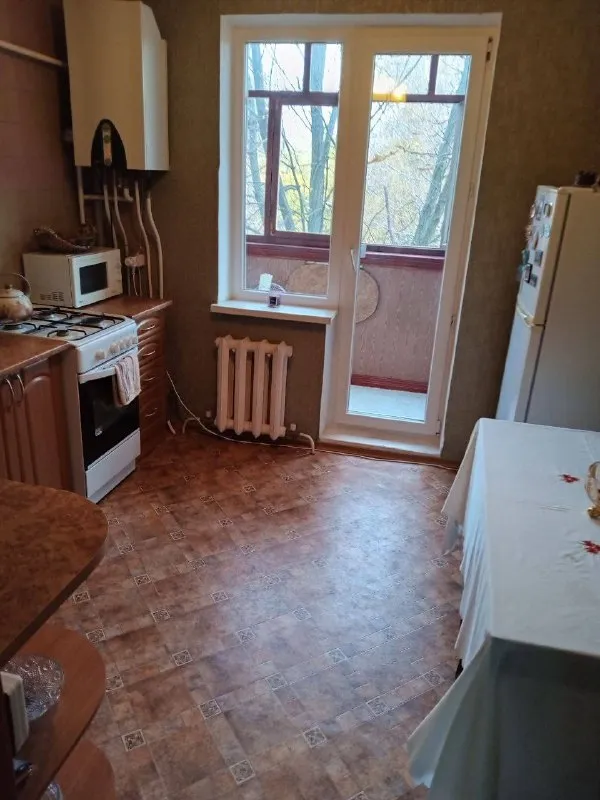 ‼️Продажа от собственника ‼️
🏬2-Х комнатная кв-ра
Чешская планировка
57,8М2
4/5Эт.
П. Юбилейный, кв. Шахтерский.
✅Автономное отопление. Теплая, не угловая квартира.
✅Окна м/п.
✅С/у раздельный облицованный керамической плиткой.
✅Большая застекленная лоджия.
✅Удобное месторасположение.
Остановка общественного транспорта, магазины, рынок и школа в 5 мин. Ходьбы. Детский сад во дворе дома.
Документы готовы к сделке!
Цена: 6 200 000р.
📲 +79654167709 Екатерина
( Whatsapp/ telegram/max) - фотография - 3