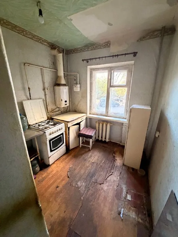 Продам однокомнатную квартиру на городке (район храма)
Этаж 1/5
Общая площадь: 32 кв. М.
Состояние - требует ремонта
В пешей доступности: супермаркет матрёшка, школа, садик, аптека.
Хорошая транспортная развязка.
Цена: 2 700 000
Артем: +7(959)516-95-35 - фотография - 2