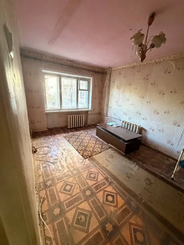 Продам однокомнатную квартиру на городке (район храма)
Этаж 1/5
Общая площадь: 32 кв. М.
Состояние - требует ремонта
В пешей доступности: супермаркет матрёшка, школа, садик, аптека.
Хорошая транспортная развязка.
Цена: 2 700 000
Артем: +7(959)516-95-35 - фотография - 3