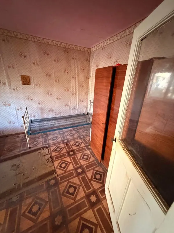 Продам однокомнатную квартиру на городке (район храма)
Этаж 1/5
Общая площадь: 32 кв. М.
Состояние - требует ремонта
В пешей доступности: супермаркет матрёшка, школа, садик, аптека.
Хорошая транспортная развязка.
Цена: 2 700 000
Артем: +7(959)516-95-35 - фотография - 4