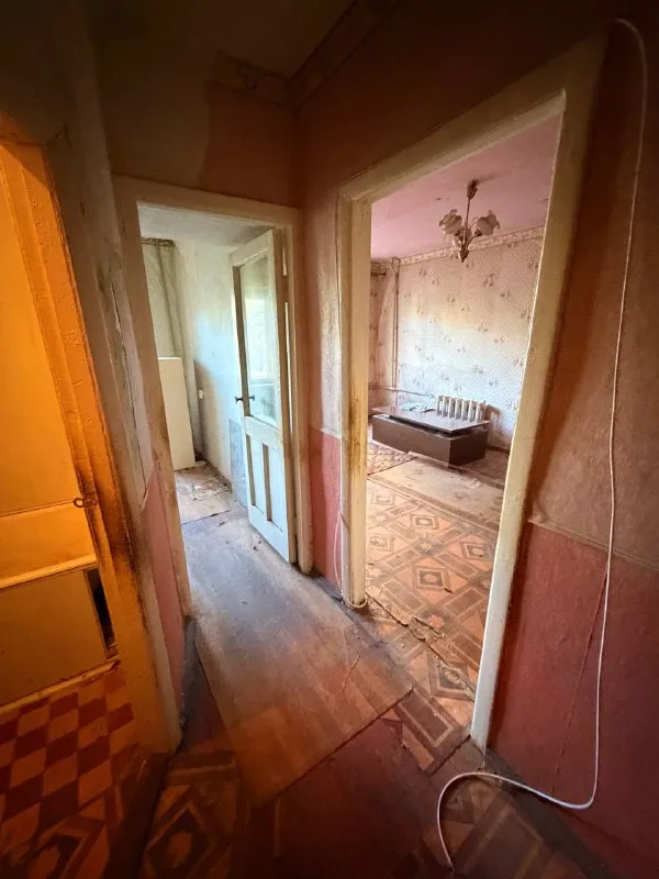 Продам однокомнатную квартиру на городке (район храма)
Этаж 1/5
Общая площадь: 32 кв. М.
Состояние - требует ремонта
В пешей доступности: супермаркет матрёшка, школа, садик, аптека.
Хорошая транспортная развязка.
Цена: 2 700 000
Артем: +7(959)516-95-35 - фотография - 5