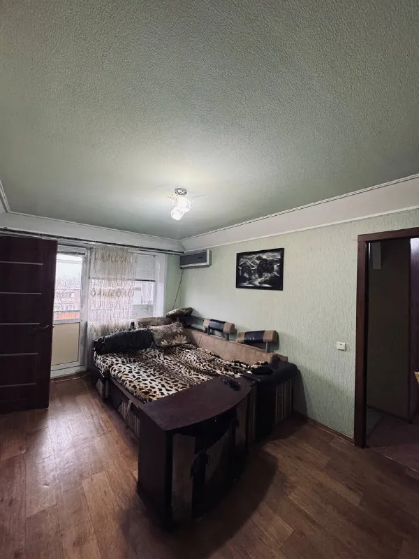 Цена снижена!!
Продам 3-к. Квартиру на кв. Солнечном 13, общая площадь квартиры 45,2 кв. М. , кухня 6,5 кв. М. , зал 15 кв. М. , 2 спальни 6,5 кв. М. И 9 кв. М. , 5/5 этаж. Дом панельный, автономное отопление, хорошее состояние, смежно-изолированные комнаты, светлая и просторная, евроремонт, балкон, хорошее состояние крыши. Хорошо развита инфраструктура. Рядом школы, садики, университет, рынок, супермаркеты, остановки. Документы готовы. При продаже в квартире остается вся мебель и техника.
Цена 5 500 000 рублей.
Ирина +7(959)702-89-49 - фотография - 2