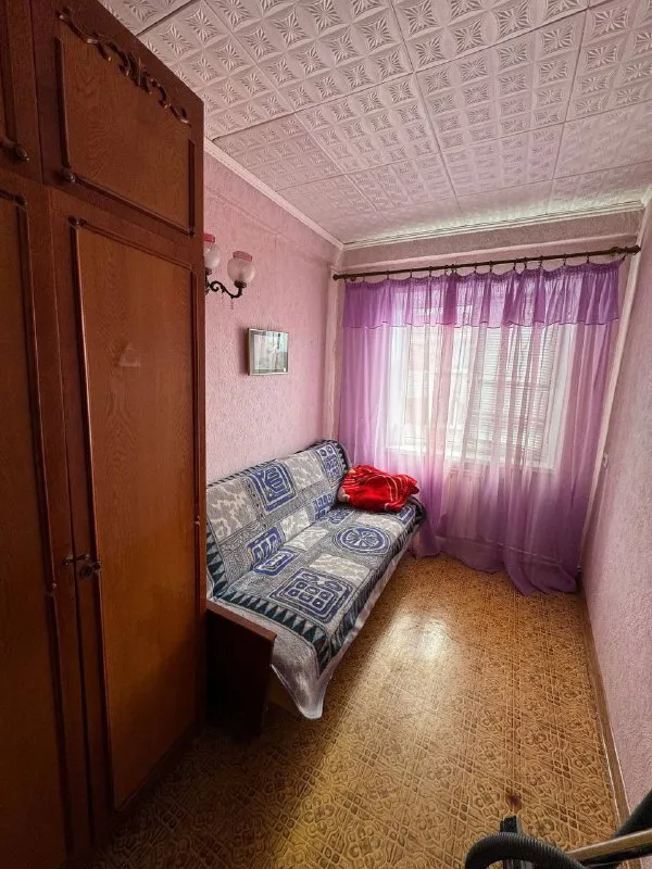 Цена снижена!!
Продам 3-к. Квартиру на кв. Солнечном 13, общая площадь квартиры 45,2 кв. М. , кухня 6,5 кв. М. , зал 15 кв. М. , 2 спальни 6,5 кв. М. И 9 кв. М. , 5/5 этаж. Дом панельный, автономное отопление, хорошее состояние, смежно-изолированные комнаты, светлая и просторная, евроремонт, балкон, хорошее состояние крыши. Хорошо развита инфраструктура. Рядом школы, садики, университет, рынок, супермаркеты, остановки. Документы готовы. При продаже в квартире остается вся мебель и техника.
Цена 5 500 000 рублей.
Ирина +7(959)702-89-49 - фотография - 4