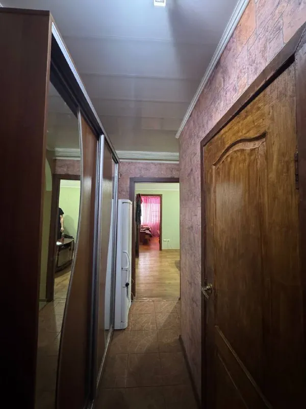 Цена снижена!!
Продам 3-к. Квартиру на кв. Солнечном 13, общая площадь квартиры 45,2 кв. М. , кухня 6,5 кв. М. , зал 15 кв. М. , 2 спальни 6,5 кв. М. И 9 кв. М. , 5/5 этаж. Дом панельный, автономное отопление, хорошее состояние, смежно-изолированные комнаты, светлая и просторная, евроремонт, балкон, хорошее состояние крыши. Хорошо развита инфраструктура. Рядом школы, садики, университет, рынок, супермаркеты, остановки. Документы готовы. При продаже в квартире остается вся мебель и техника.
Цена 5 500 000 рублей.
Ирина +7(959)702-89-49 - фотография - 5
