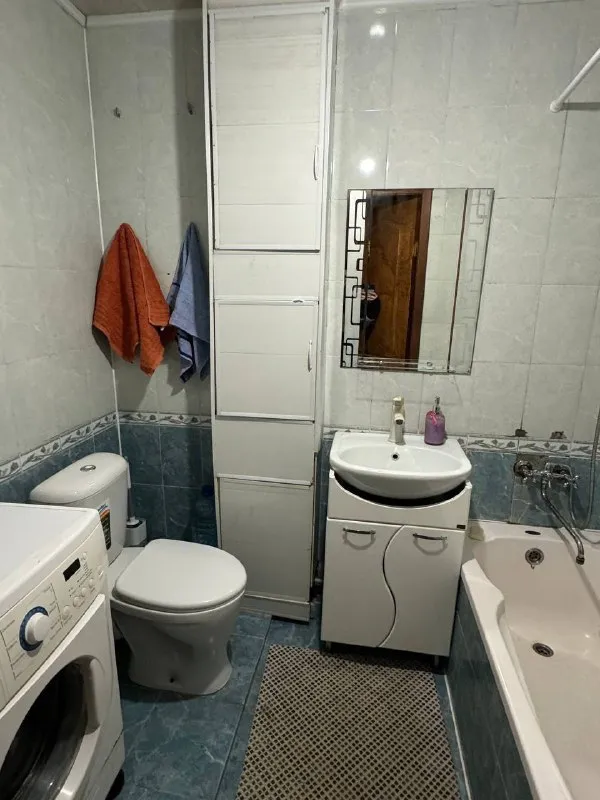 Цена снижена!!
Продам 3-к. Квартиру на кв. Солнечном 13, общая площадь квартиры 45,2 кв. М. , кухня 6,5 кв. М. , зал 15 кв. М. , 2 спальни 6,5 кв. М. И 9 кв. М. , 5/5 этаж. Дом панельный, автономное отопление, хорошее состояние, смежно-изолированные комнаты, светлая и просторная, евроремонт, балкон, хорошее состояние крыши. Хорошо развита инфраструктура. Рядом школы, садики, университет, рынок, супермаркеты, остановки. Документы готовы. При продаже в квартире остается вся мебель и техника.
Цена 5 500 000 рублей.
Ирина +7(959)702-89-49 - фотография - 6