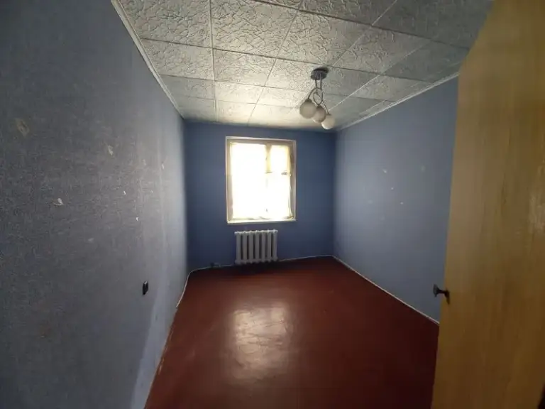 Продам 3-х ком. Квартиру 64 кв. М. 4/4. Автономное отопления, счетчики на воду и газ, хорошие место расположения школа, садик и остоновка все рядом в станично-луганском районе, кондрашевская - новая. За лентой не слежу. Телефон +7959 14 64 386. - фотография - 2