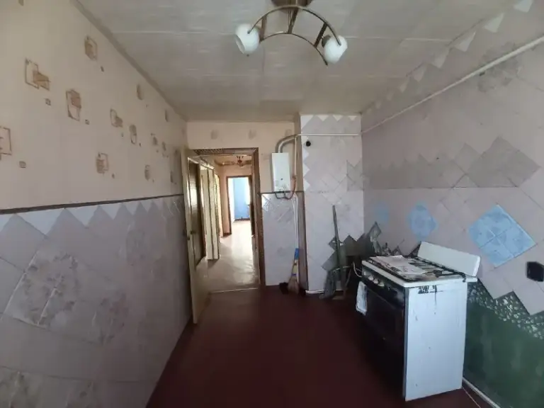 Продам 3-х ком. Квартиру 64 кв. М. 4/4. Автономное отопления, счетчики на воду и газ, хорошие место расположения школа, садик и остоновка все рядом в станично-луганском районе, кондрашевская - новая. За лентой не слежу. Телефон +7959 14 64 386. - фотография - 3