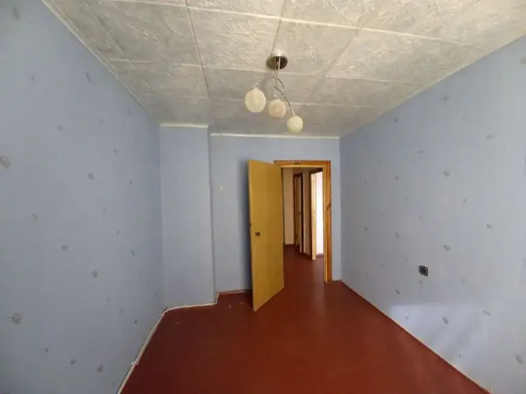 Продам 3-х ком. Квартиру 64 кв. М. 4/4. Автономное отопления, счетчики на воду и газ, хорошие место расположения школа, садик и остоновка все рядом в станично-луганском районе, кондрашевская - новая. За лентой не слежу. Телефон +7959 14 64 386. - фотография - 5