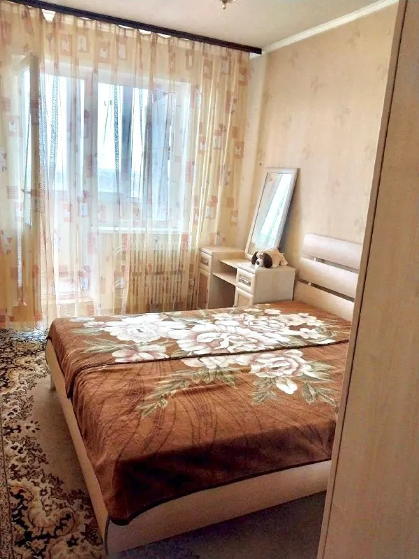 Продаётся 3-комнатная квартира г. Луганск 73 м²
Кв. Южный
Удобный вариант для семьи - просторная, тёплая и полностью готова к проживанию
Планировка и преимущества:
Изолированные комнаты
Кухня 9 м²
Раздельный санузел
Балкон и лоджия для отдыха и хранения ✔️
7 Этаж из 9, квартира не угловая, лифт работает
Пластиковые окна
Абсолютно новая проводка по всей квартире
Остаётся: вся мебель, холодильник, стиральная машина, водонагреватель
Дом: панельный, центральное отопление
Район хороший, рядом рынок, школа, детский сад
Остановка транспорта прямо у дома
💰 Цена: 6,3 млн
Отличный вариант как для жизни, так и под аренду
Звонки / telegram с 9:00 до 21:00
+79595258175-Дмитрий - фотография - 2