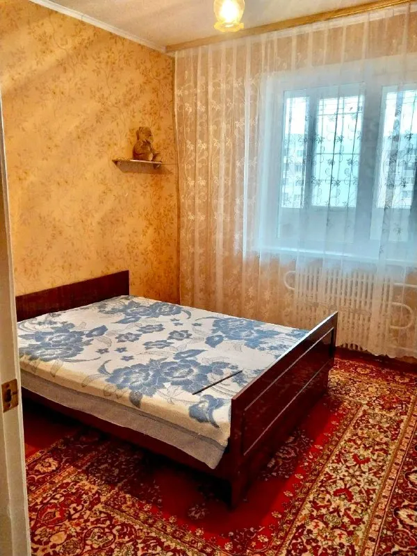 Продаётся 3-комнатная квартира г. Луганск 73 м²
Кв. Южный
Удобный вариант для семьи - просторная, тёплая и полностью готова к проживанию
Планировка и преимущества:
Изолированные комнаты
Кухня 9 м²
Раздельный санузел
Балкон и лоджия для отдыха и хранения ✔️
7 Этаж из 9, квартира не угловая, лифт работает
Пластиковые окна
Абсолютно новая проводка по всей квартире
Остаётся: вся мебель, холодильник, стиральная машина, водонагреватель
Дом: панельный, центральное отопление
Район хороший, рядом рынок, школа, детский сад
Остановка транспорта прямо у дома
💰 Цена: 6,3 млн
Отличный вариант как для жизни, так и под аренду
Звонки / telegram с 9:00 до 21:00
+79595258175-Дмитрий - фотография - 3