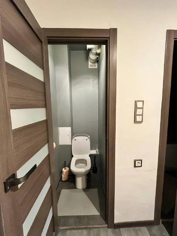 2-К квартира🏙️
М. Старая деревня🚇
Собственник. Сдаю квартиру от себственника. Готова к заселению. Pet и child friendly. 70.2 м², 1/10 этаж.
📍Адрес: пр-кт богатырский, 58к6
Полностью оборудованная кухня (измельчитель пищевых отходов, индукционная плита, духовой шкаф, пм, посуда), 2 рабочих места, 2 больших зоны хранения. У дома детская и спортплощадка, магазины, рядом парк.
💳Цена: 60.000₽/месяц. Залог 60.000₽. Коммунальные платежи отдельно.
💌Telegram: @gusoyn - фотография - 8