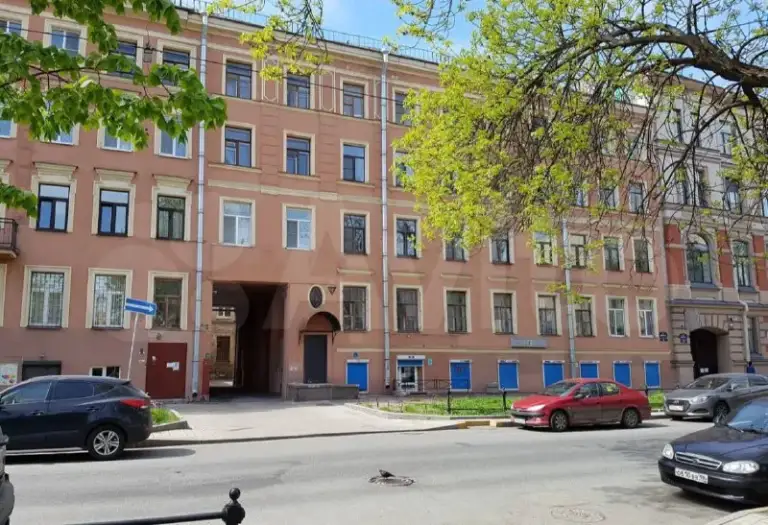 Комната🏙️
М. Василеостровская🚇
Доброго дня!
Ищем соседей в уютную трешку в сердце васильевского острова.
📍Адрес: 3-я линия в. О, 48б
Без залога
Молодая пара, без детей (только с пушистыми), комната комфортная, большая! Простор для творчества :) в квартире тихо, соседи тоже не шумные, мы в основном на работе/ в своей комнате, вечеринок не устраиваем
Все супер френдли
В комнате остается матрас, рейл. Через арендодателя можем запросить какую-то мебель. Арендодатель адекватный, в квартире появляется только в случае поломок и по запросу, идет навстречу.
💳Оплата: 25.000₽ + коммуналка (половинится на количество жильцов, в среднем по 2.500₽-3.500₽ с каждого). Интернет тоже половиним на количество жильцов
💌Telegram: @yoogurtkiid - фотография - 5