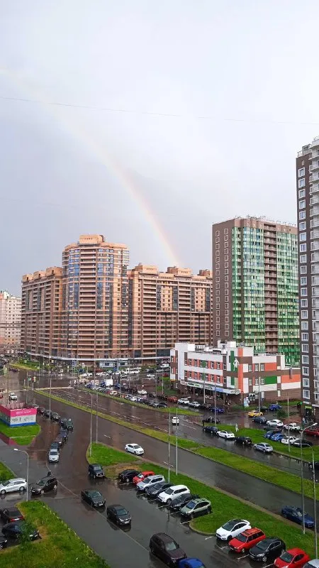 Студия🏙️
М. Девяткино🚇
Сдаю свою просторную светлую уютную студию на петровском бульваре в мурино.
От 6 месяцев (возможно продление). Без детей и животных.
Пишите, пожалуйста, несколько слов о себе.
💳Цена: 25.000₽ + ку (около 3.000₽) + залог за последний месяц 25.000₽ + интернет 200₽.
Есть всё, что нужно для комфортного проживания (ничего не нужно докупать):
- Удобная большая кровать-кушетка (которая собирается при необходимости), постельное бельё, полотенца
- Оборудованная кухня, посуда, электрический чайник, микроволновка, плита, духовка, холодильник, обеденный стол, кран чистой питьевой воды (не нужно покупать воду!)
- Шкаф для хранения вещей
- Ванная комната, стиральная машина, сушилка для белья
- Балкон 4 м².
- Wi-fi
Очень тепло, уютно и чисто, спокойная и наполненная положительной энергетикой атмосфера.
В шаговой доступности магазины, пекарни, кафе, рестораны, аптеки, фитнес-клуб с бассейном.
Автобусная остановка находится рядом с домом (можно доехать до метро, а также на синюю ветку).
Пешком до м. Девяткино — 17 минут. На маршрутке туда — минут 7, обратно от метро очень быстро (первая остановка получается) — разные дороги сейчас туда и обратно.
Агентам, просьба, не беспокоить!
💌Vk: https://vk. Ru/id2795699 - фотография - 8
