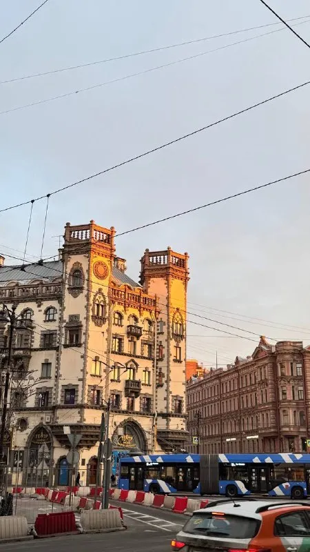 Студия🏙️
М. Петроградская🚇
✨ Сдаётся светлая студия в самом сердце петроградки на 2 месяца (февраль-март).
Петроградская сторона, 2 минуты от метро, большой проспект.
Исторический доходный дом с европейской атмосферой.
Апартаменты / студия 35 м² в большой квартире:
— Собственная ванная и туалет
— Балкон
— Мини-кухня
— 2 Больших окна, много света
— Очень приятная, спокойная атмосфера
— Высокие потолки, современный интерьер, хорошие соседи
В квартире всего 2 апартамента, общий только коридор. Пространства полностью изолированны дверями.
Во вторых апартаментах проживаю я.
📆 Только на 2 месяца: февраль–март
💳Цена: 55.000₽/месяц, коммунальные включены.
Подойдёт для одного спокойного, аккуратного человека.
💌Пишите в лс —
Можем созвониться, с удовольствием покажу квартиру: https://vk. Ru/yuavi - фотография - 5