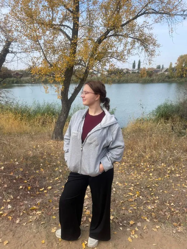 Сниму комнату/квартиру🔎

Меня зовут рита, 20 лет. Ищу комнату на долгий срок, бюджет до 20.000₽, либо квартиру до 30.000₽ с ку (можно даже без мебели, либо можно делать самой ремонт небольшой).

Комната не коммунальная и в идеале светлая (но это уже мечты).

В соседках только девушки. Учусь заочно и работаю, дом для меня это место спокойствия и тишины, тусовок не устраиваю, вредных привычек нет. Умею говорить, слышать и слушать. За! Диалог и обсуждения проблем. Люблю животных, театры и кататься на сноуборде.

💌Пишите в лс: @ulwd_d присылайте фото комнат/квартир сразу пожалуйста 🙏🏻❤️ - фотография - 1