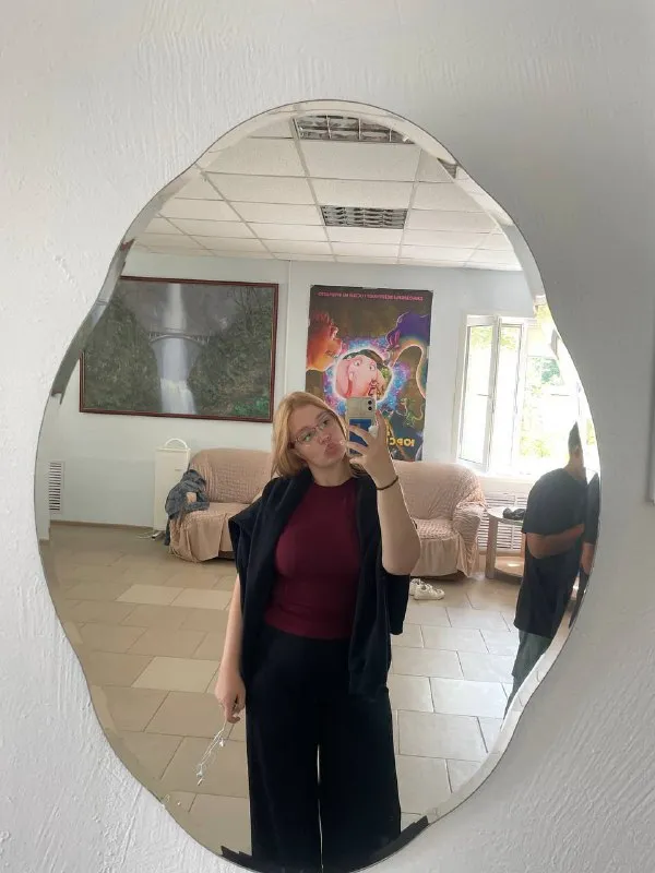 Сниму комнату/квартиру🔎

Меня зовут рита, 20 лет. Ищу комнату на долгий срок, бюджет до 20.000₽, либо квартиру до 30.000₽ с ку (можно даже без мебели, либо можно делать самой ремонт небольшой).

Комната не коммунальная и в идеале светлая (но это уже мечты).

В соседках только девушки. Учусь заочно и работаю, дом для меня это место спокойствия и тишины, тусовок не устраиваю, вредных привычек нет. Умею говорить, слышать и слушать. За! Диалог и обсуждения проблем. Люблю животных, театры и кататься на сноуборде.

💌Пишите в лс: @ulwd_d присылайте фото комнат/квартир сразу пожалуйста 🙏🏻❤️ - фотография - 2