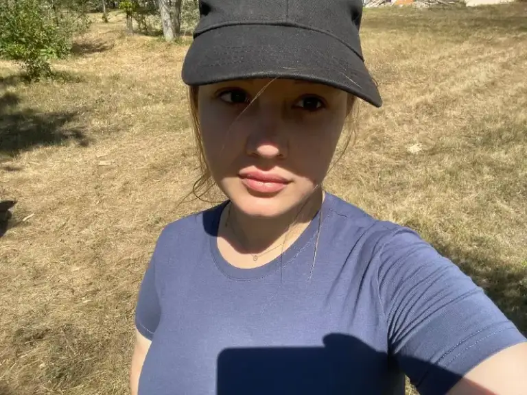 Сниму комнату/квартиру🔎

Меня зовут рита, 20 лет. Ищу комнату на долгий срок, бюджет до 20.000₽, либо квартиру до 30.000₽ с ку (можно даже без мебели, либо можно делать самой ремонт небольшой).

Комната не коммунальная и в идеале светлая (но это уже мечты).

В соседках только девушки. Учусь заочно и работаю, дом для меня это место спокойствия и тишины, тусовок не устраиваю, вредных привычек нет. Умею говорить, слышать и слушать. За! Диалог и обсуждения проблем. Люблю животных, театры и кататься на сноуборде.

💌Пишите в лс: @ulwd_d присылайте фото комнат/квартир сразу пожалуйста 🙏🏻❤️ - фотография - 3