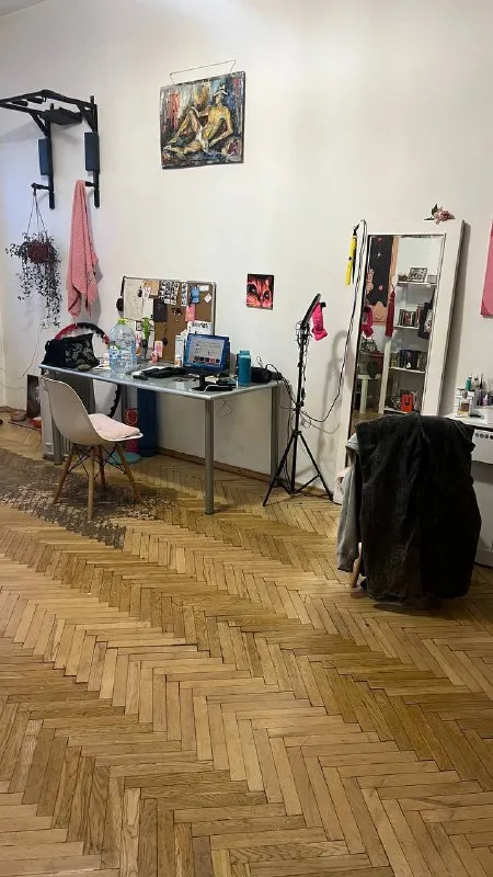 Комната🏙️
М. Садовая🚇

Сдам комнату в санкт-петербурге
Сдаётся большая комната 32 м² в 3-комнатной квартире. Светлая и просторная, 2 окна, 2 батареи.

Мебель в комнате: — кровать — стол — маленький белый стол — табуретка — турник

Места общего пользования — в удовлетворительном состоянии.

Расположение: — метро садовая — 20 минут пешком — метро технологический институт — 20 минут пешком — метро балтийская — 18 минут пешком

💳Цена: 30.000₽, включая ку. Без залога.

Заезд с 19 числа. Ограничений по возрасту нет, ищем платежеспособного и ответственного человека. Сдаётся на длительный срок.

💌Telegram: @fallinboloto - фотография - 1